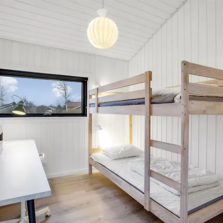 Dyke - 1-5km From The Sea By Interhome *