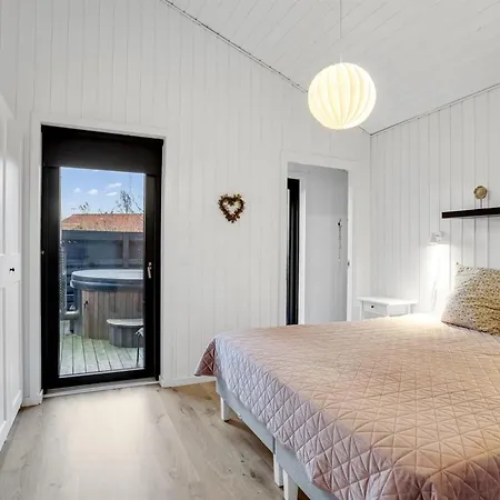 Dyke - 1-5km From The Sea By Interhome * Bøtø By
