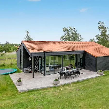 Dyke - 1-5km From The Sea By Interhome